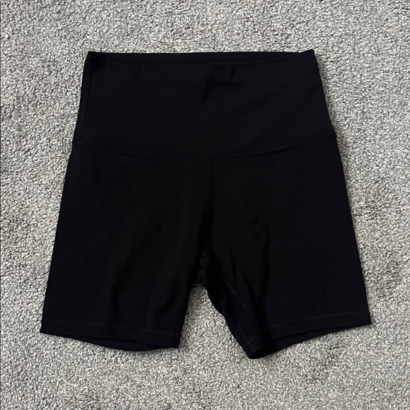 Lululemon Black Align High Rise Short 6" Size 6 - Picture 1 of 5